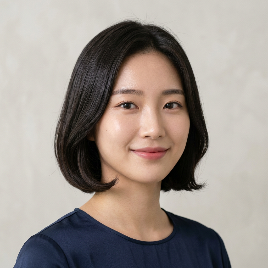 Soft Bob with Subtle Inward Curl